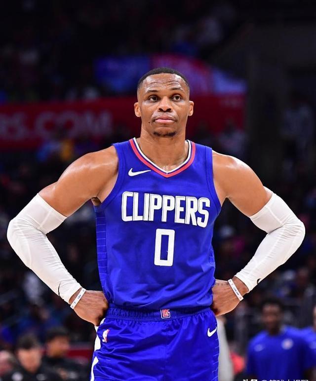 包含转折点尤文图斯复出首秀，NBA季后赛今晨攻防权衡，话题不断，身体对抗强度拉满的词条