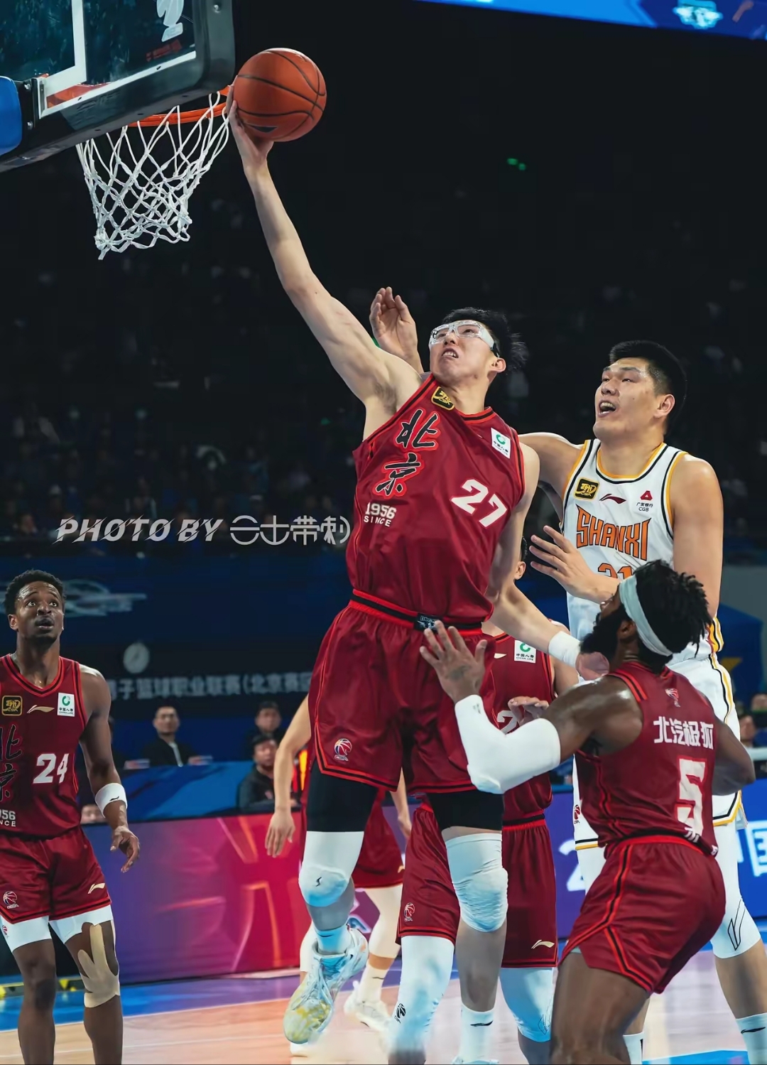 赛地聚焦——CBA季后赛窗口期热度飙升,北京首钢刷新队史纪录,球迷炸锅,心理建设被强调的简单介绍 赛地聚焦——CBA季后赛窗口期热度飙升,北京首钢刷新队史纪录,球迷炸锅,心理建设被强调的简单介绍