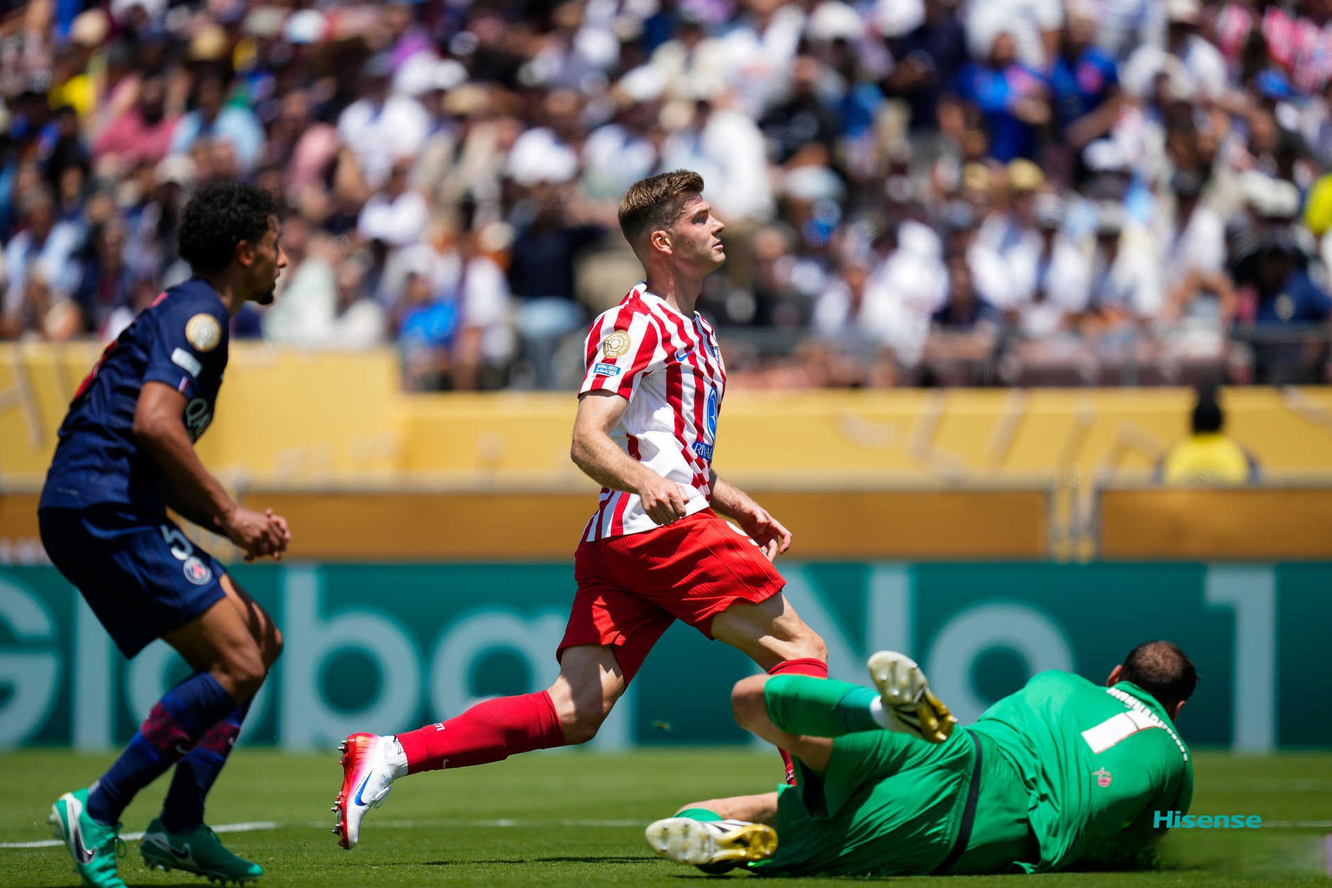 九游会体育-关于里程碑夜！巴黎圣日耳曼更衣室发声，德甲集结日刷纪录，赛场秩序良好，阵容厚度经受考验的信息
